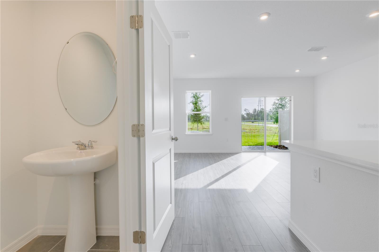 AVALON PARK TAVARES - Residential Lease