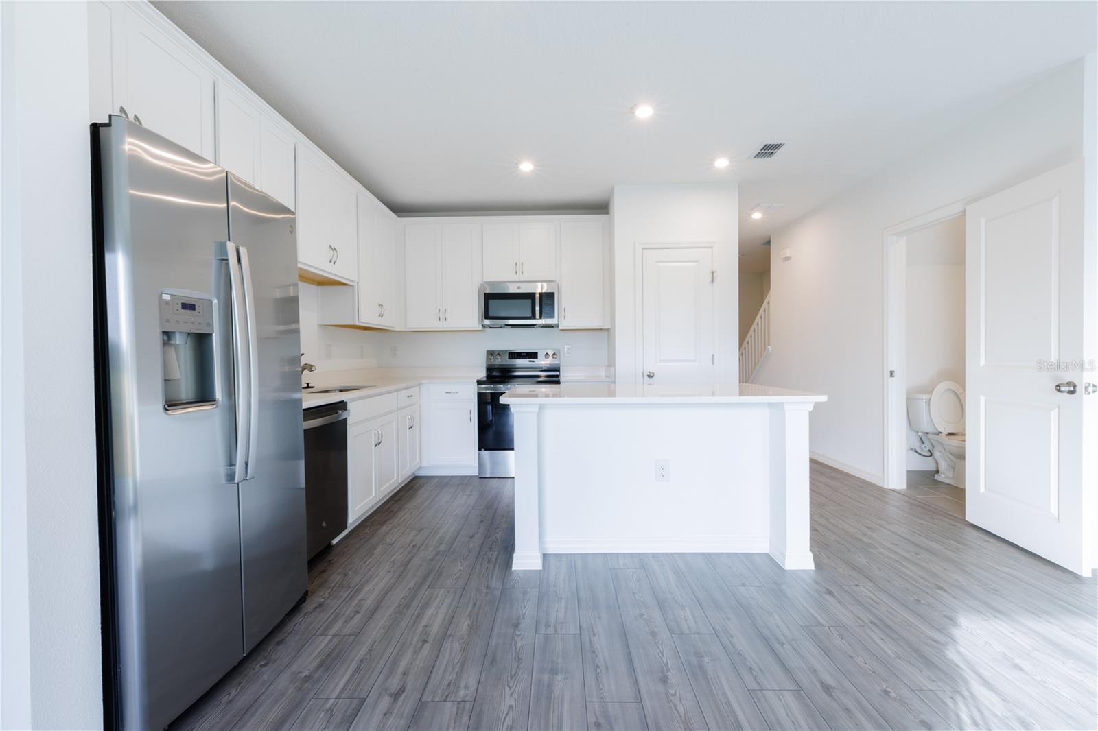 AVALON PARK TAVARES - Residential Lease