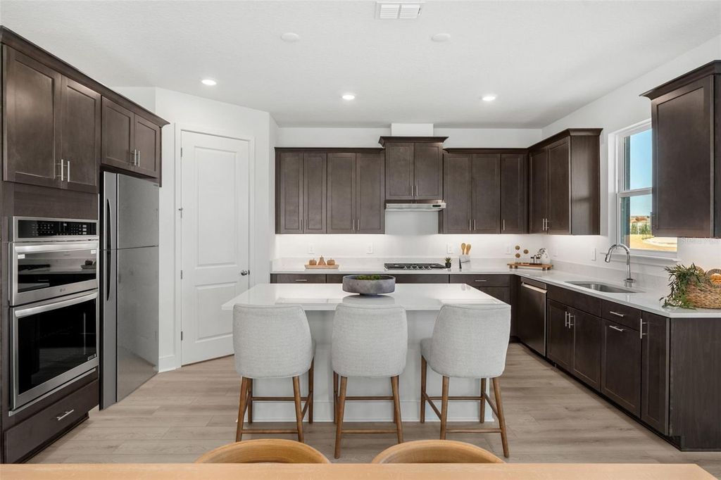 Photo of 810 Emerald Grove Drive, Apopka, FL 32703 (MLS # W7884512)