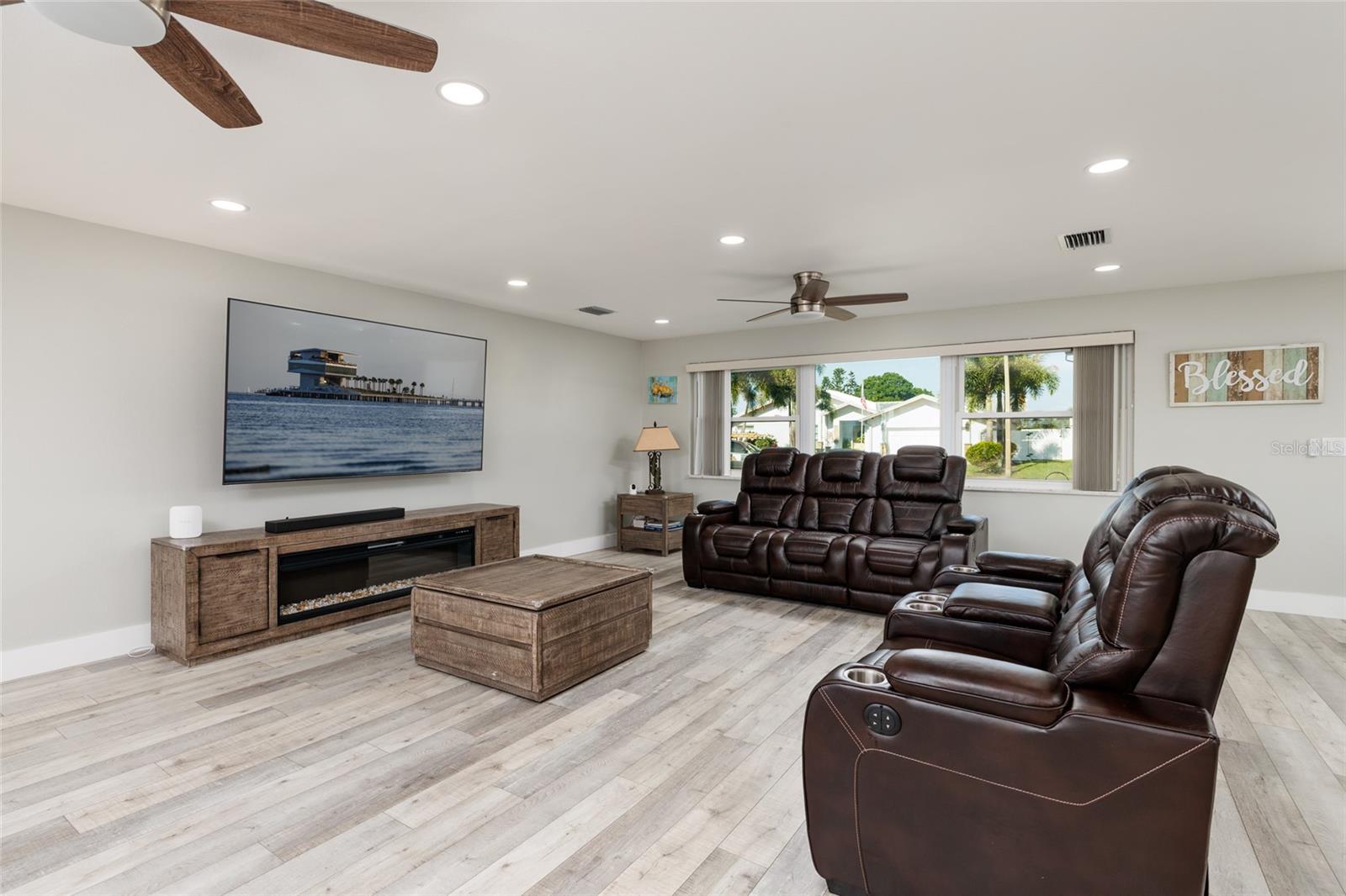 RIVIERA NORTH THE 1ST ADD - Residential