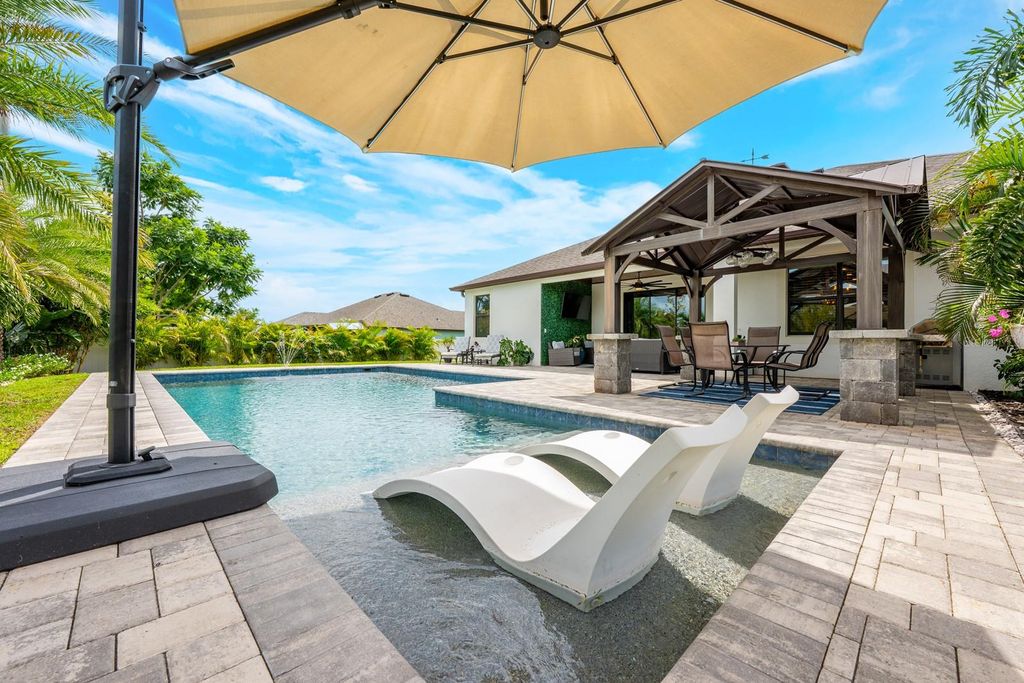 Photo of 12815 Sugar Court, Grand Island, FL 32735 (MLS # O6346450)