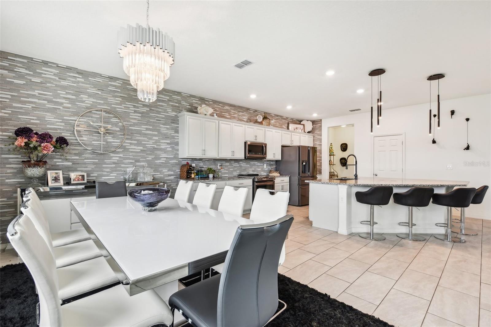 2215 UPLAND LANE