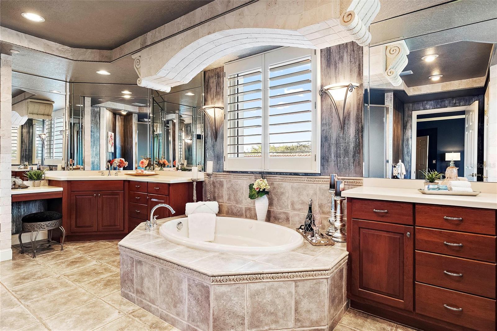 VINOY PLACE CONDO - Residential