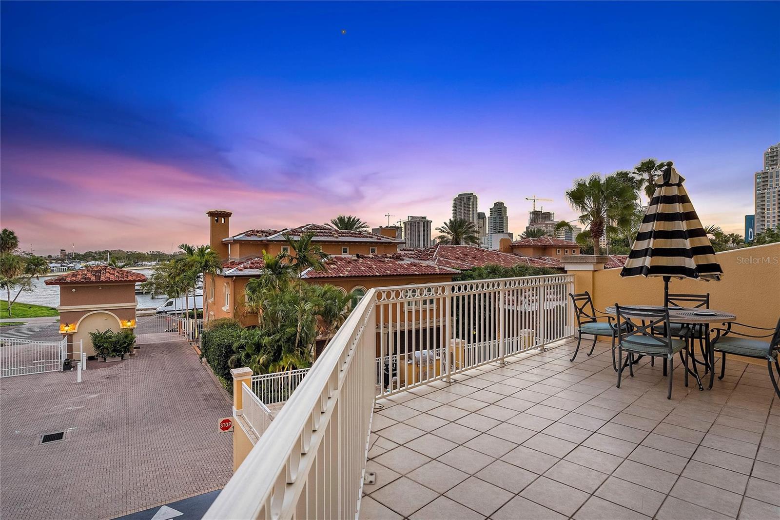 VINOY PLACE CONDO - Residential