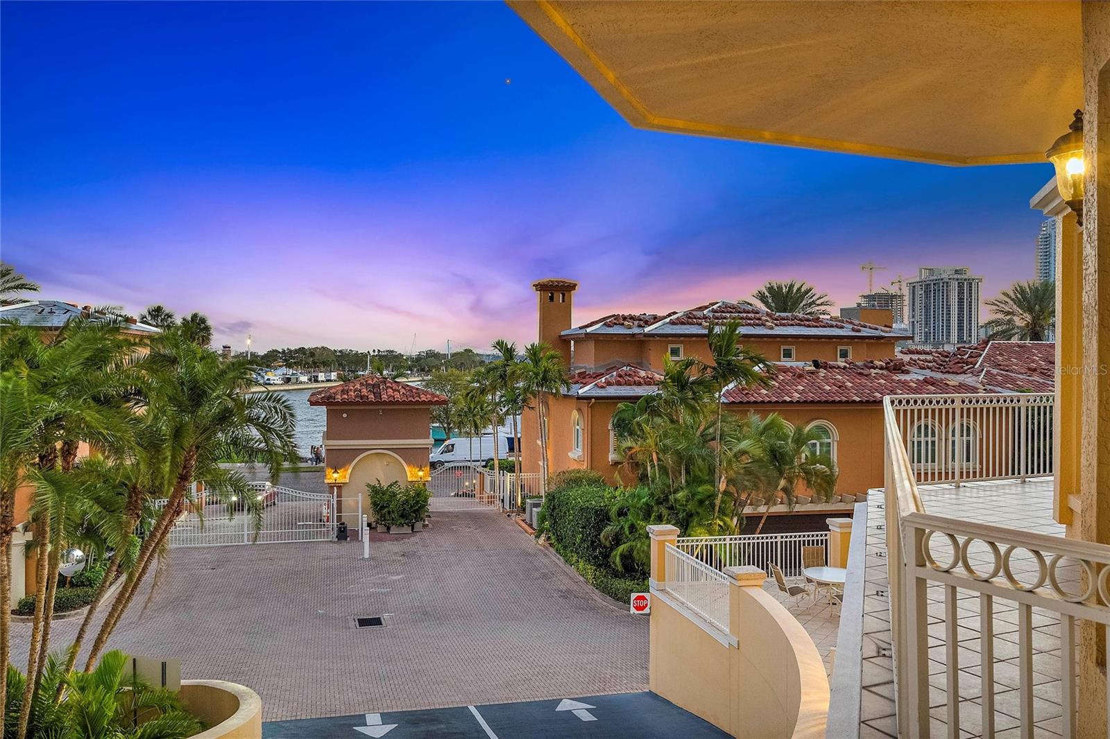 VINOY PLACE CONDO - Residential