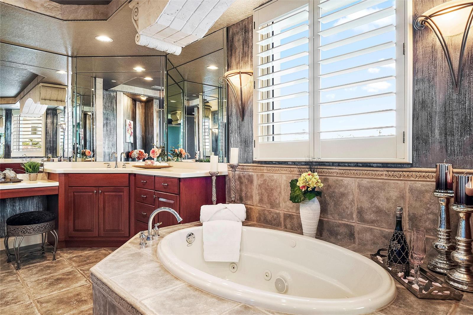 VINOY PLACE CONDO - Residential