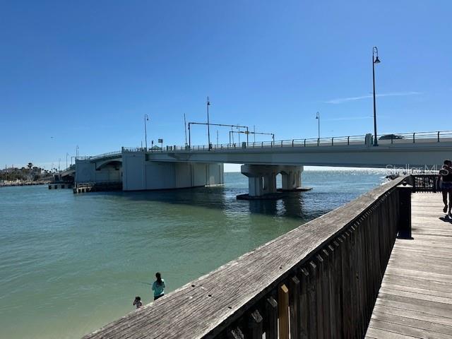 CRYSTAL ISLAND - Land