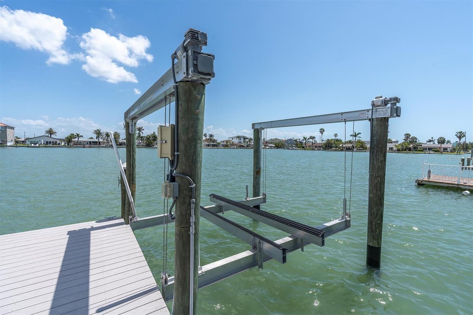 CRYSTAL ISLAND - Land