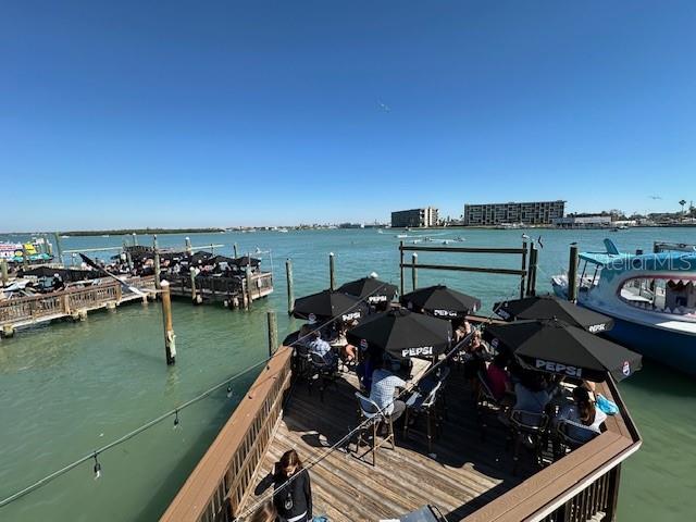 CRYSTAL ISLAND - Land