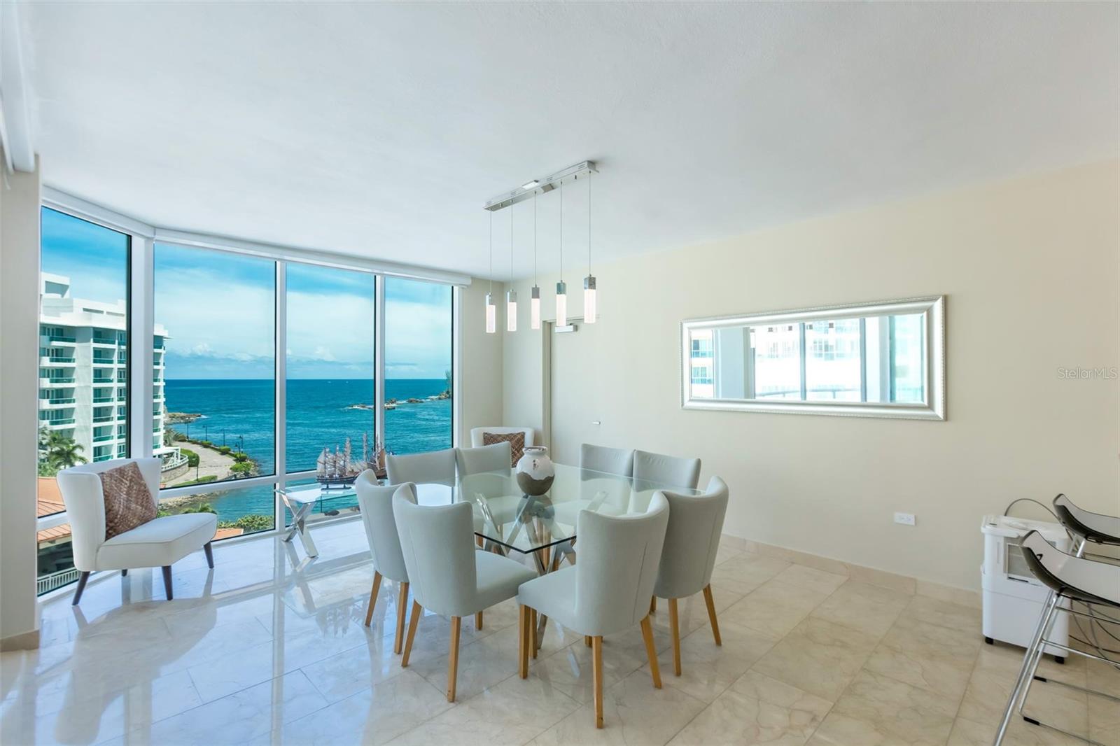 LAGUNA PLAZA - Residential