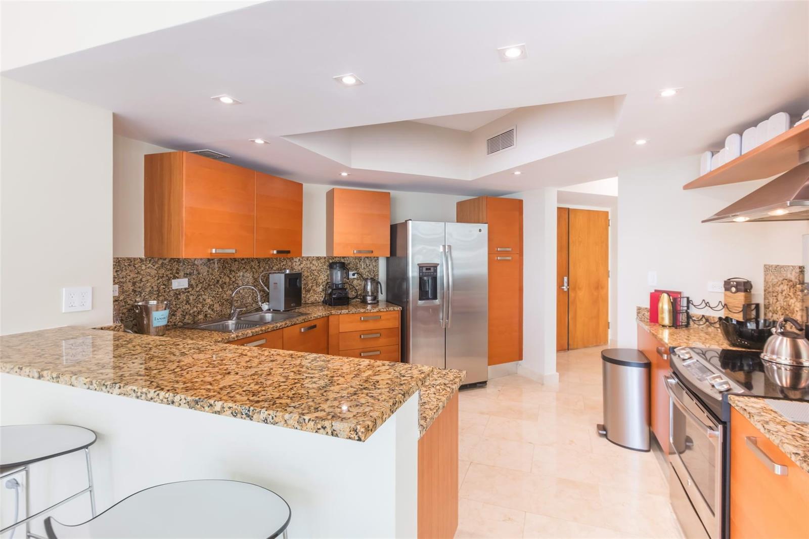 LAGUNA PLAZA - Residential