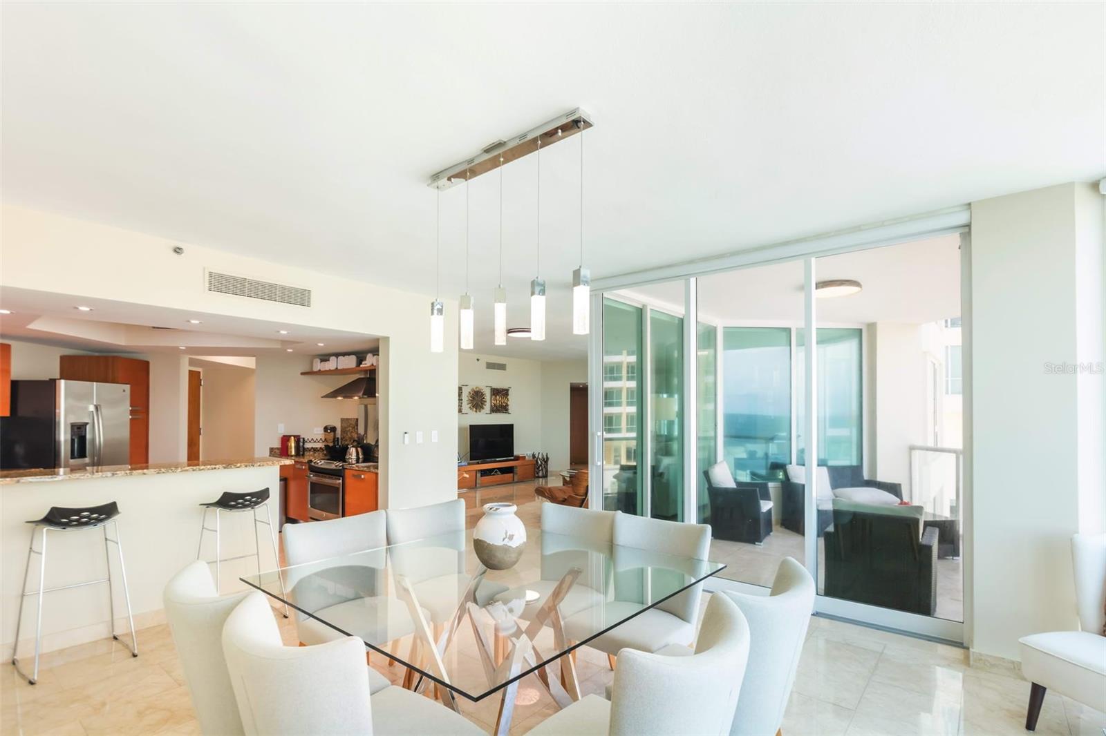 LAGUNA PLAZA - Residential