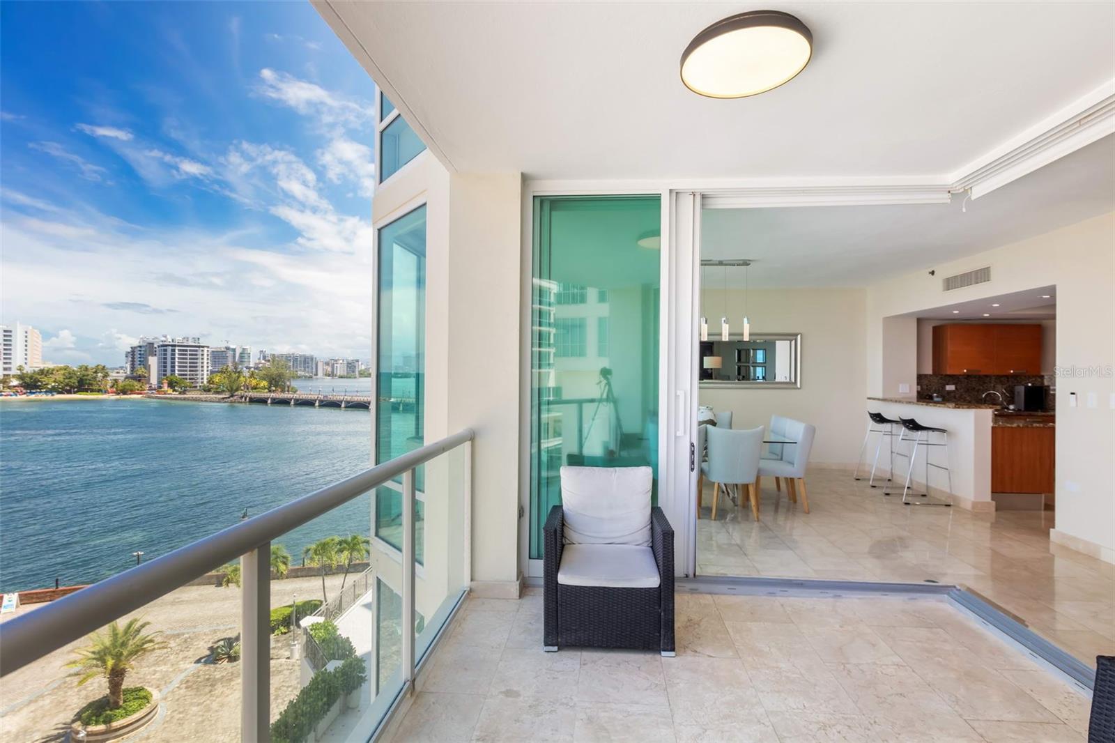 LAGUNA PLAZA - Residential