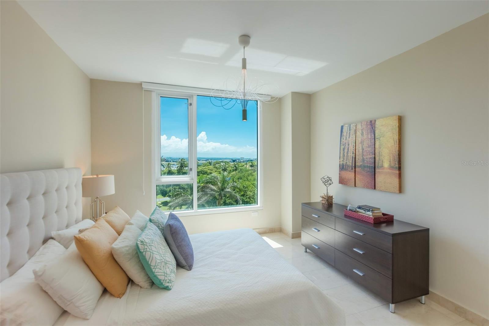 LAGUNA PLAZA - Residential