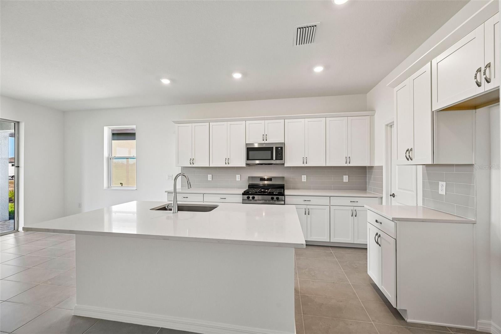 8709 CANARD COVE