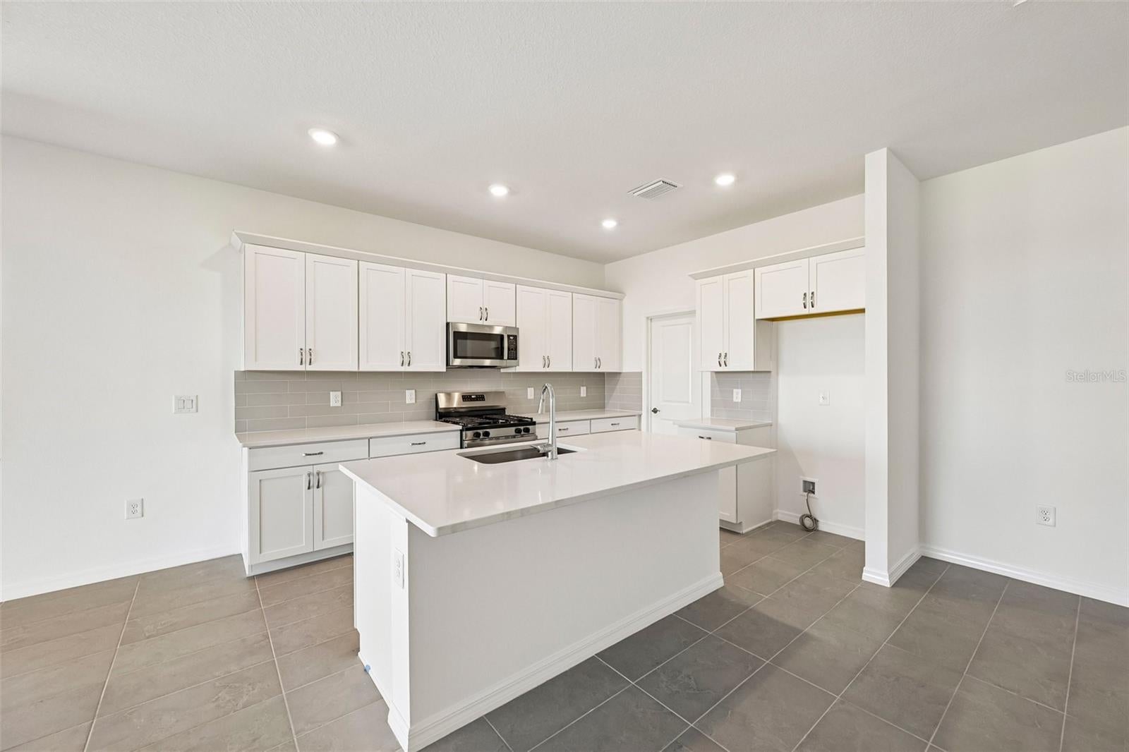 8709 CANARD COVE