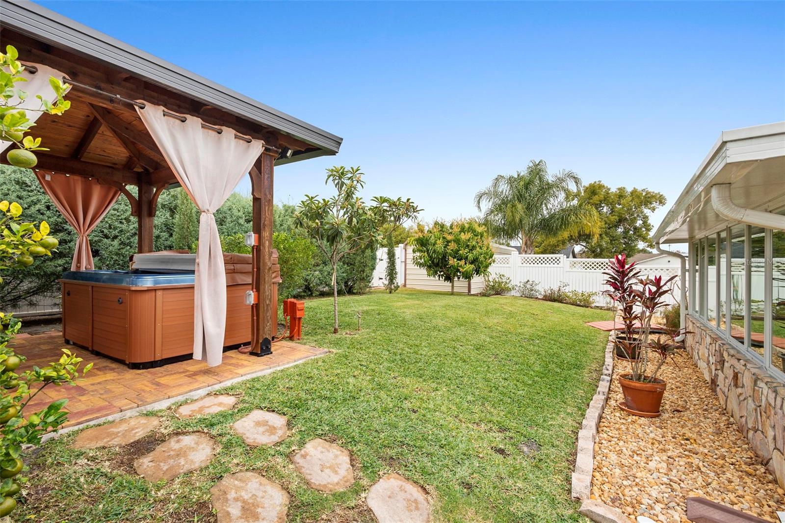 DELTONA LAKES UNIT 07 - Residential