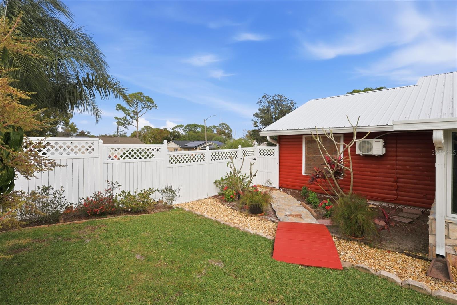 DELTONA LAKES UNIT 07 - Residential