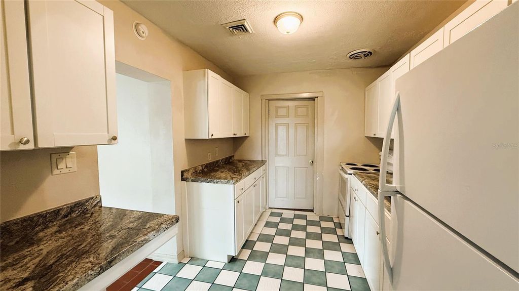 Photo of 1112 Carlton Avenue, Lake Wales, FL 33853 (MLS # K4903179)