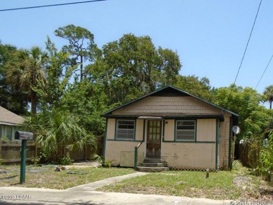 1BR/1BA home located in the heart of New Smyrna Beach on a great lot! All information taken from the tax roll and deemed reliable but not guaranteed. ;Water: City