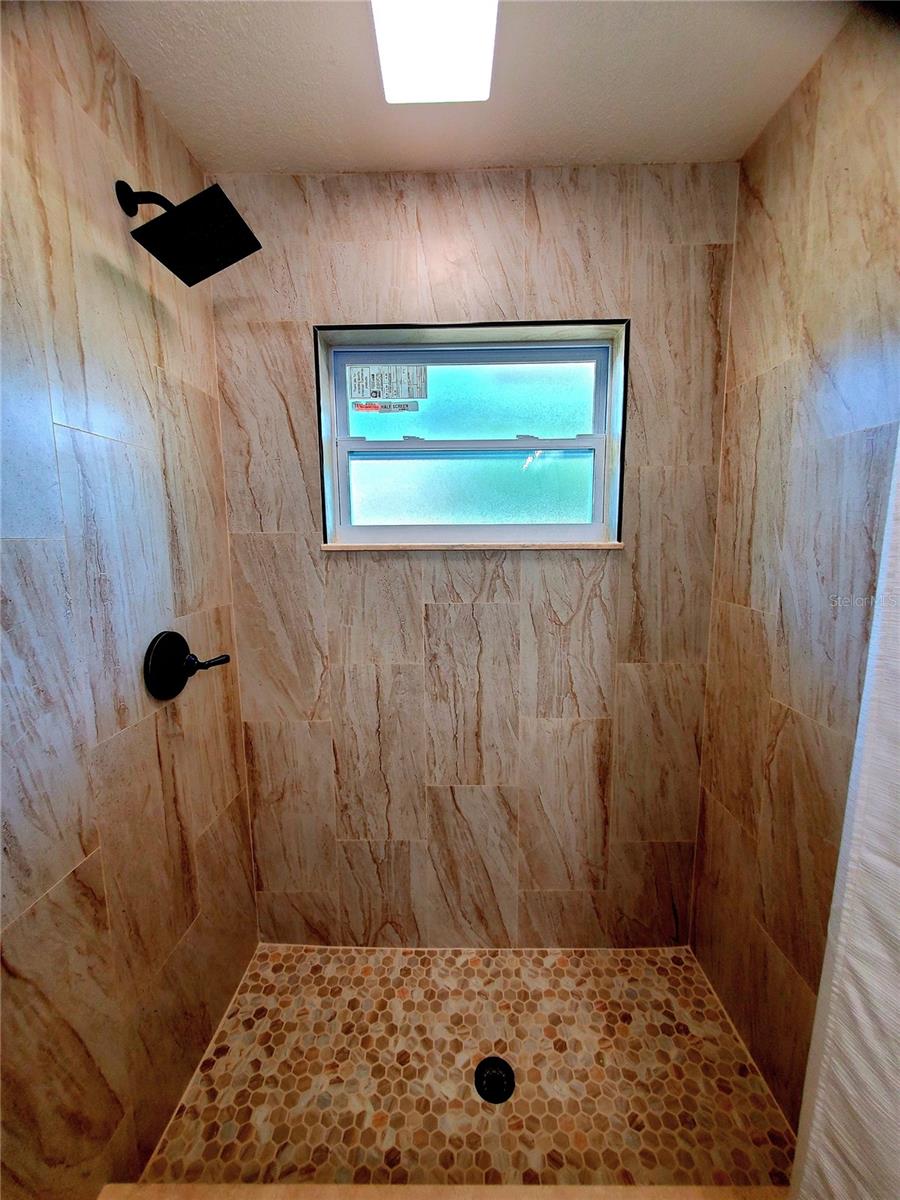 ANCHORAGE OF TARPON LAKE UNIT ONE THE - Residential