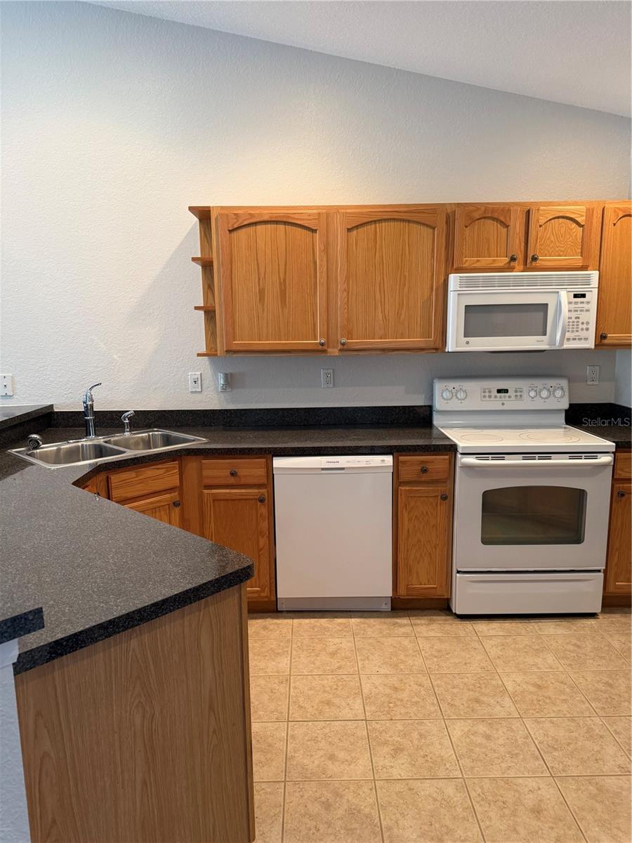 LAKES AT HERON COVE CONDO PH 07 - Residential