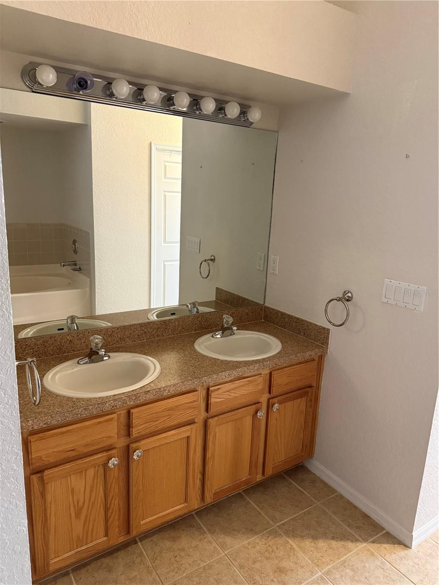 LAKES AT HERON COVE CONDO PH 07 - Residential