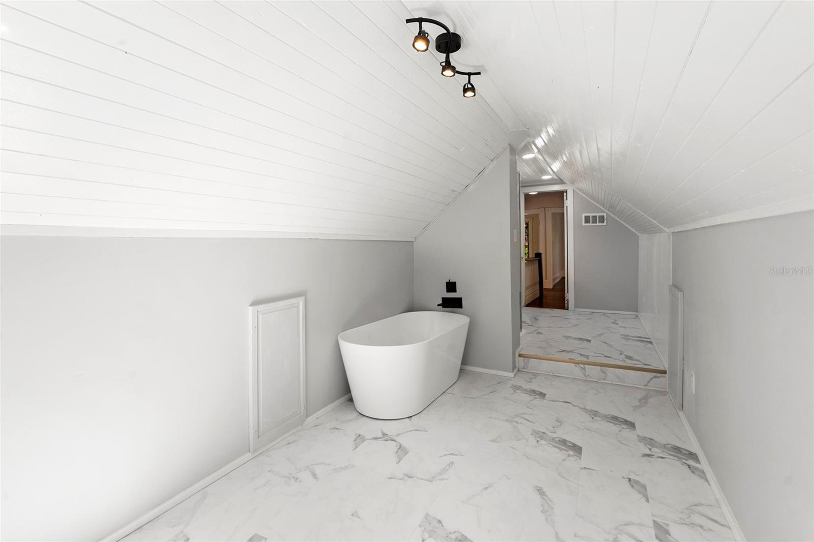 UNIVERSITY PLACE DELAND - Residential