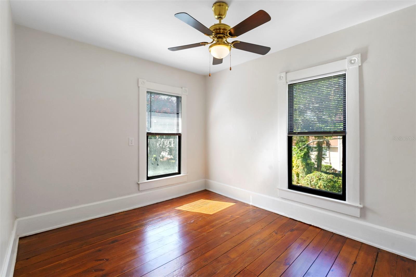 UNIVERSITY PLACE DELAND - Residential