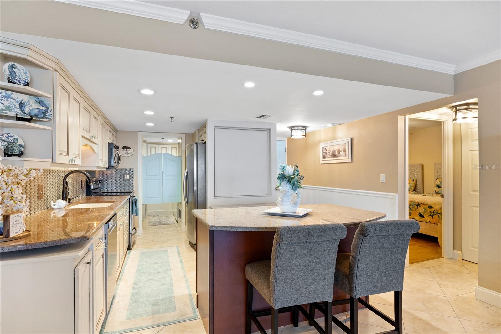 SHORES OF MADEIRA CONDO - Residential