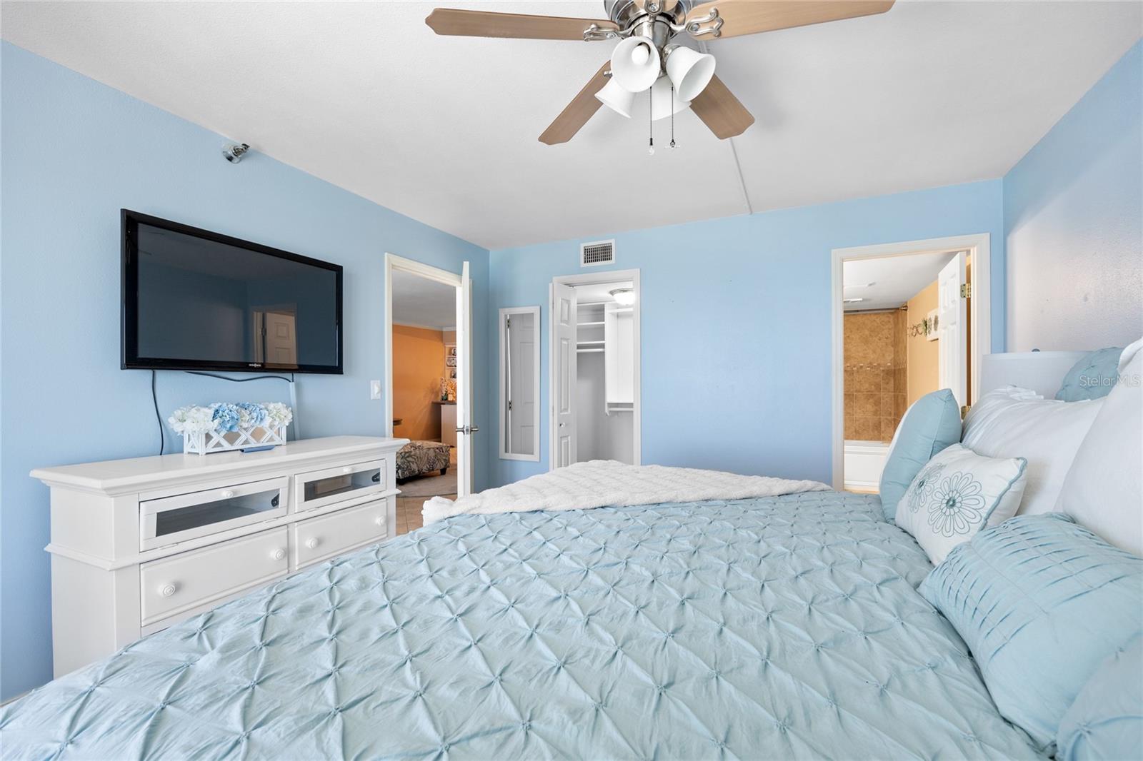 SHORES OF MADEIRA CONDO - Residential