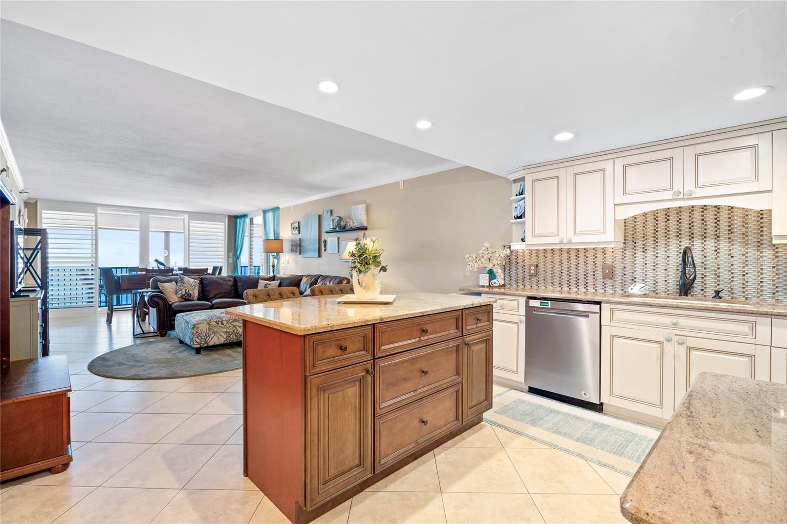 SHORES OF MADEIRA CONDO - Residential