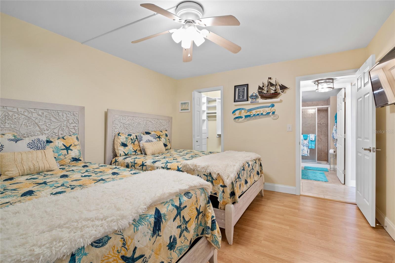 SHORES OF MADEIRA CONDO - Residential