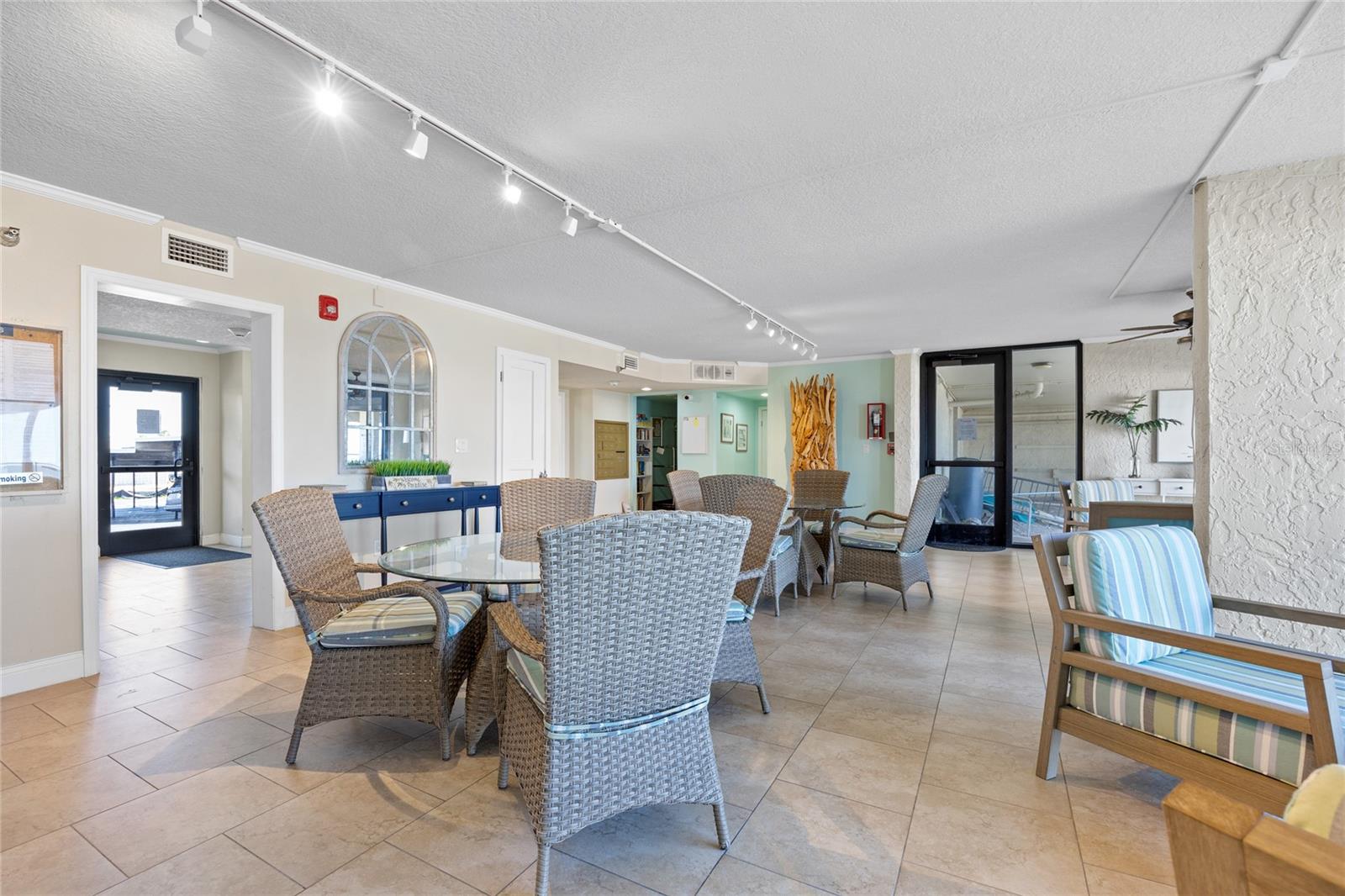 SHORES OF MADEIRA CONDO - Residential