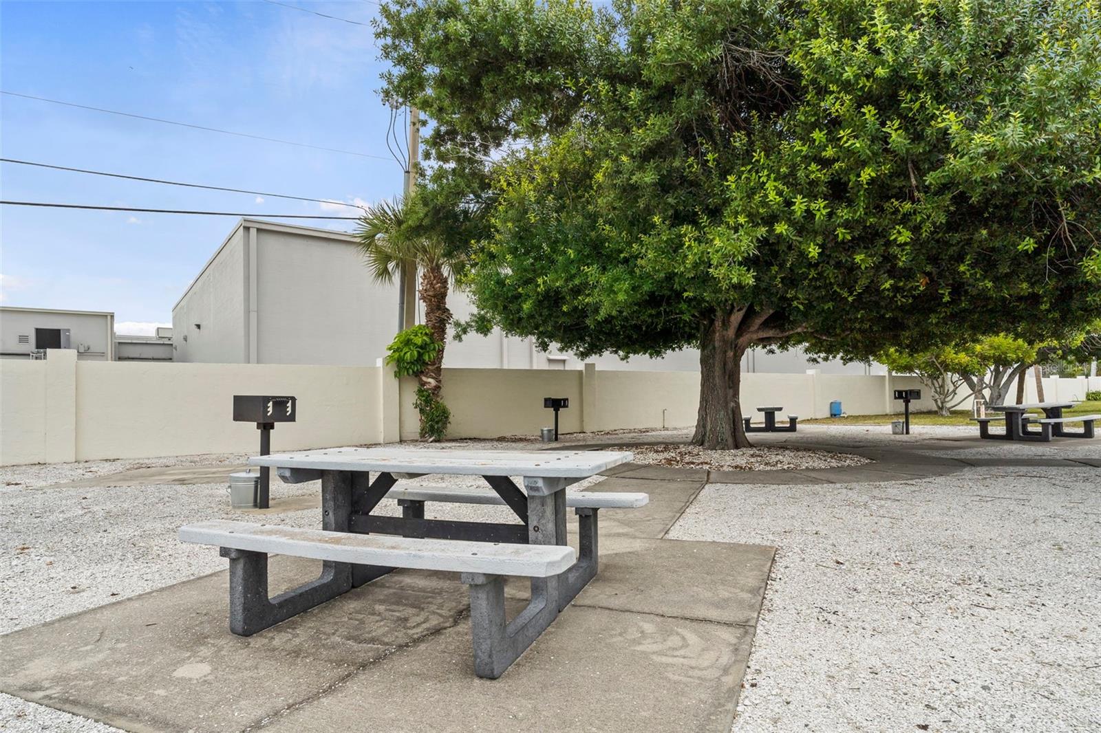 PALM MANOR - Residential