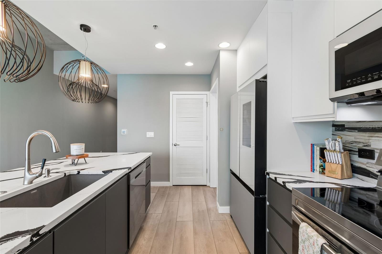 SKYPOINT A CONDO - Residential