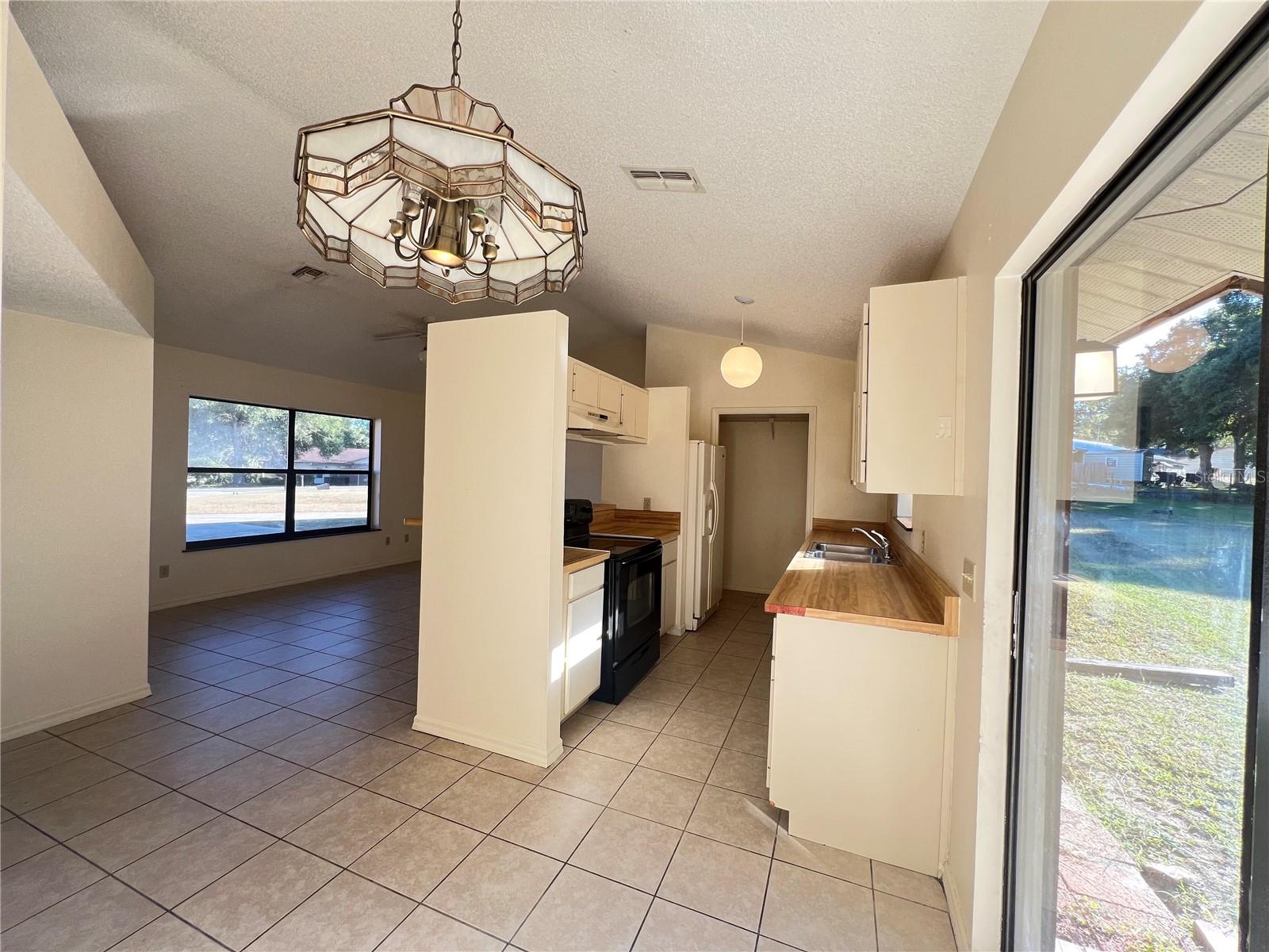 KINGSLAND COUNTRY ESTATE - Residential Lease