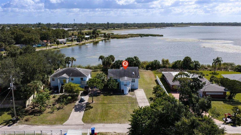 Photo of 1065 28th Avenue S, St Petersburg, FL 33705 (MLS # TB8562528)
