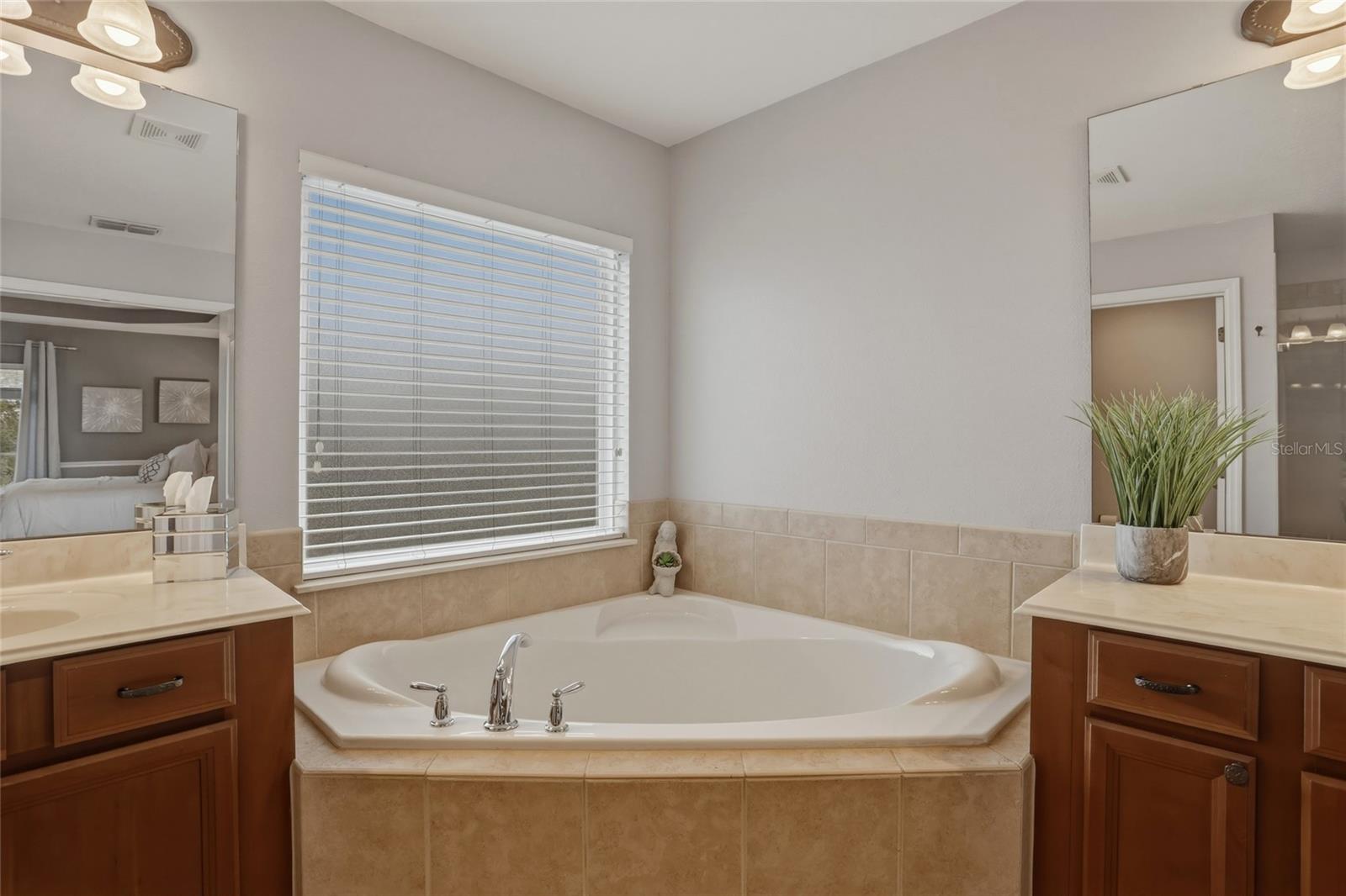 LAKES/WINDERMERE - Residential