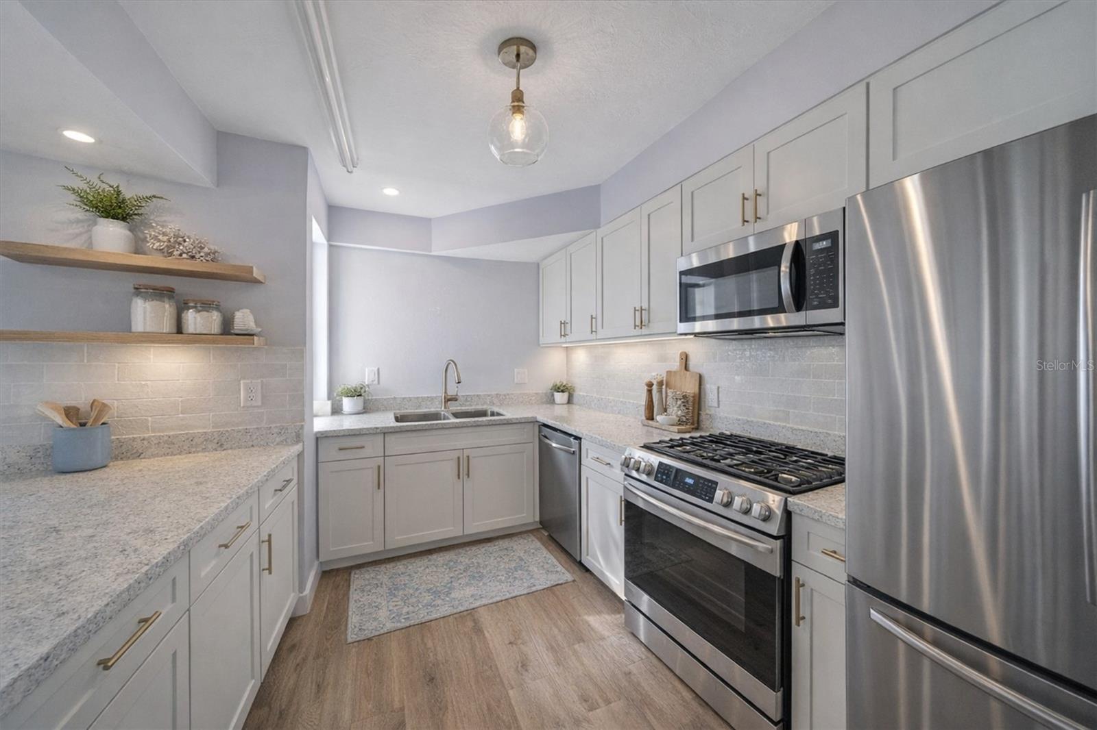 BAY OAKS - Residential