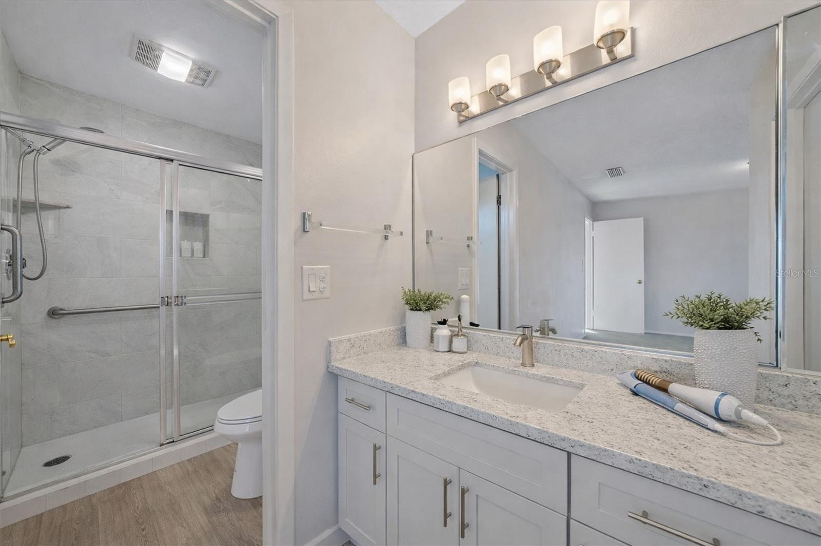 BAY OAKS - Residential