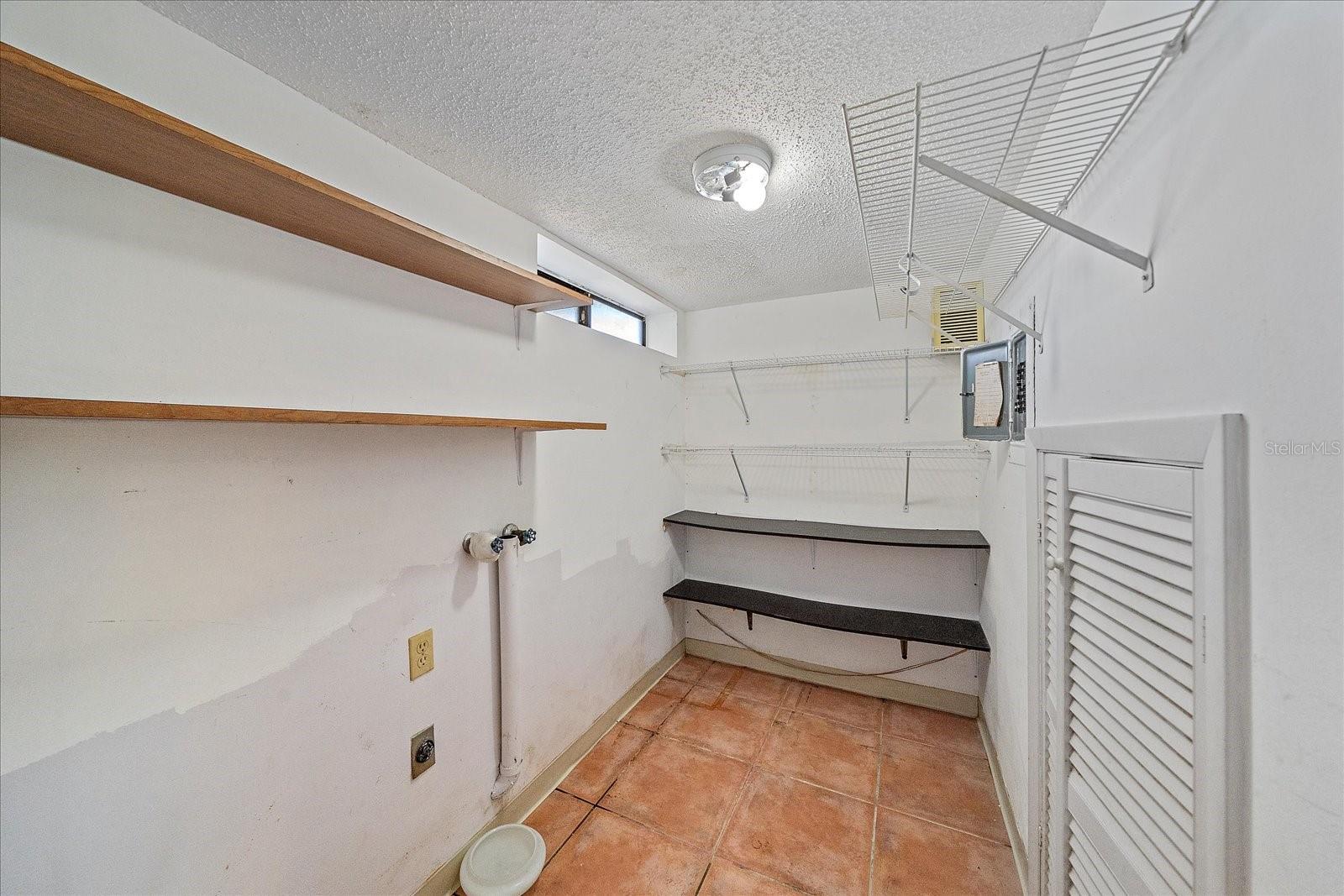 BAY OAKS - Residential