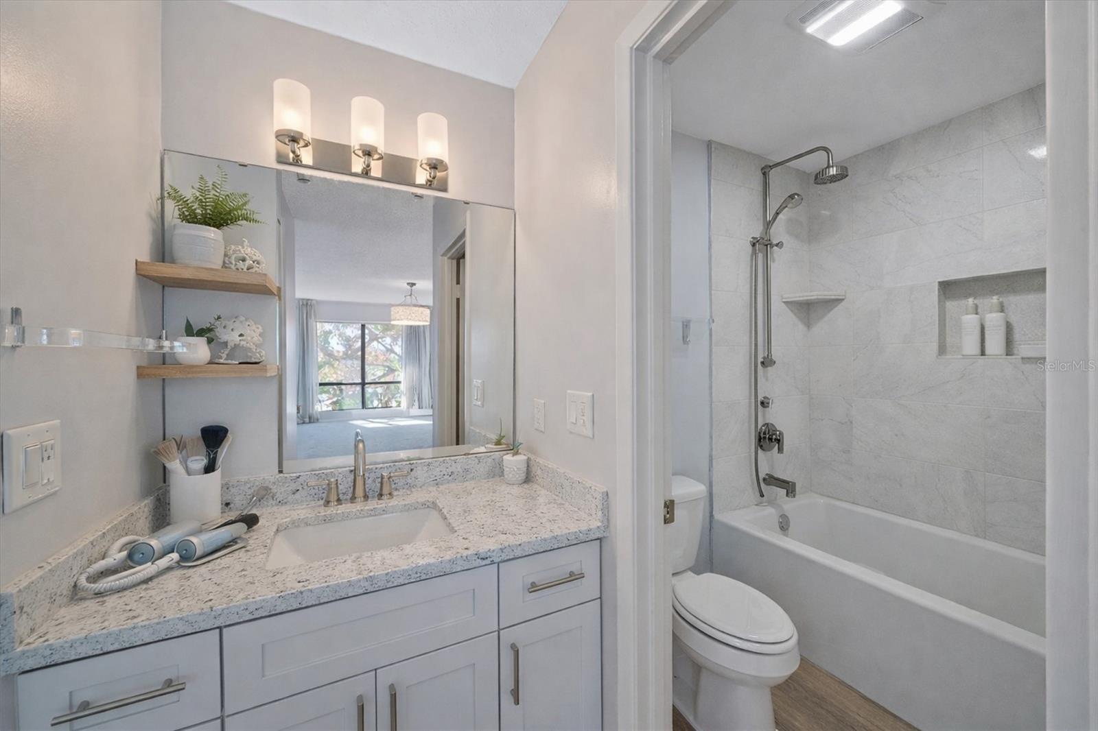 BAY OAKS - Residential