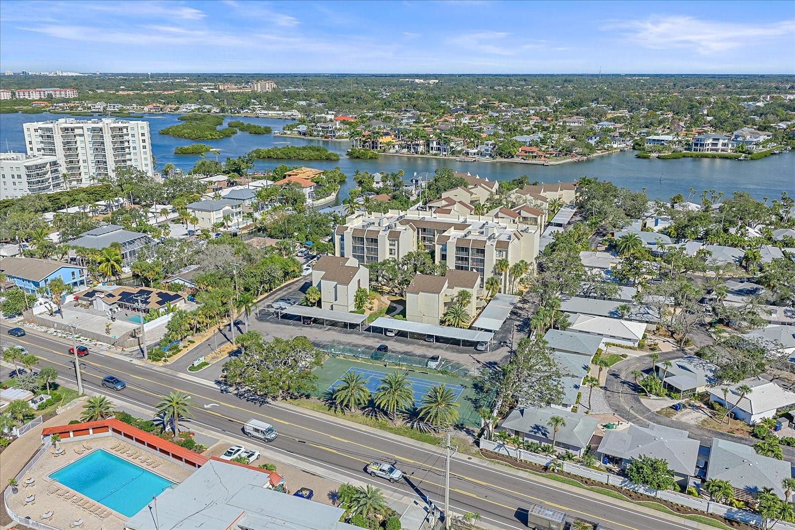 BAY OAKS - Residential