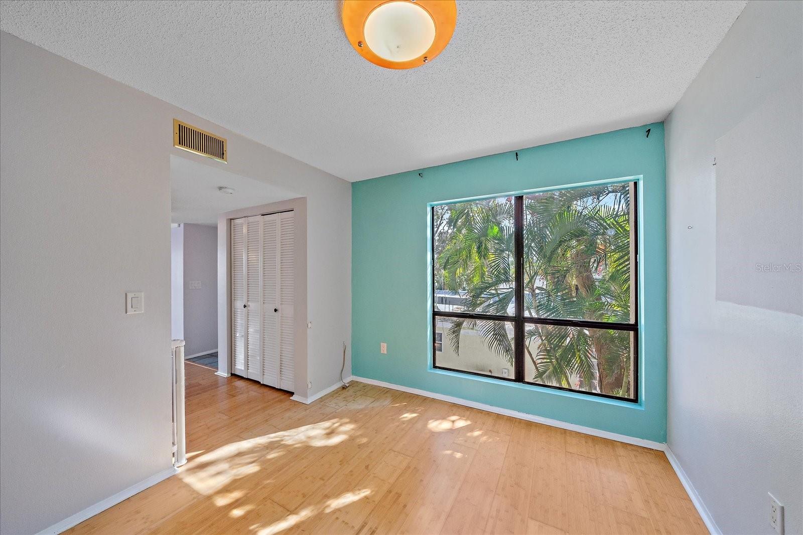 BAY OAKS - Residential