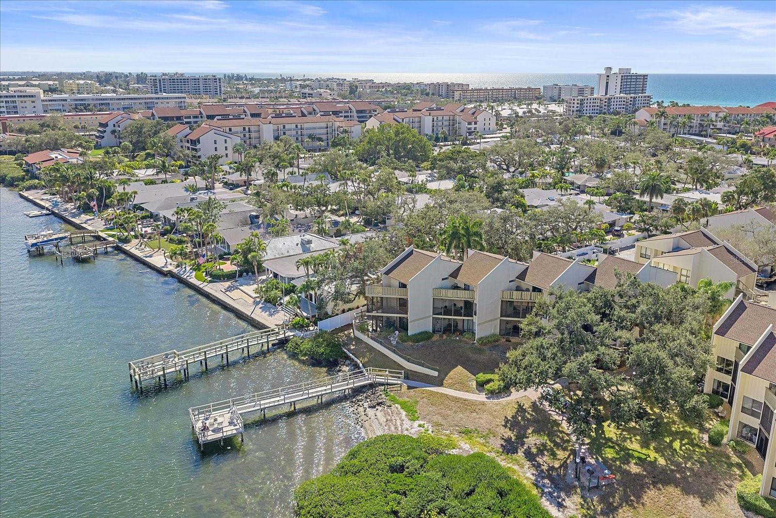 BAY OAKS - Residential