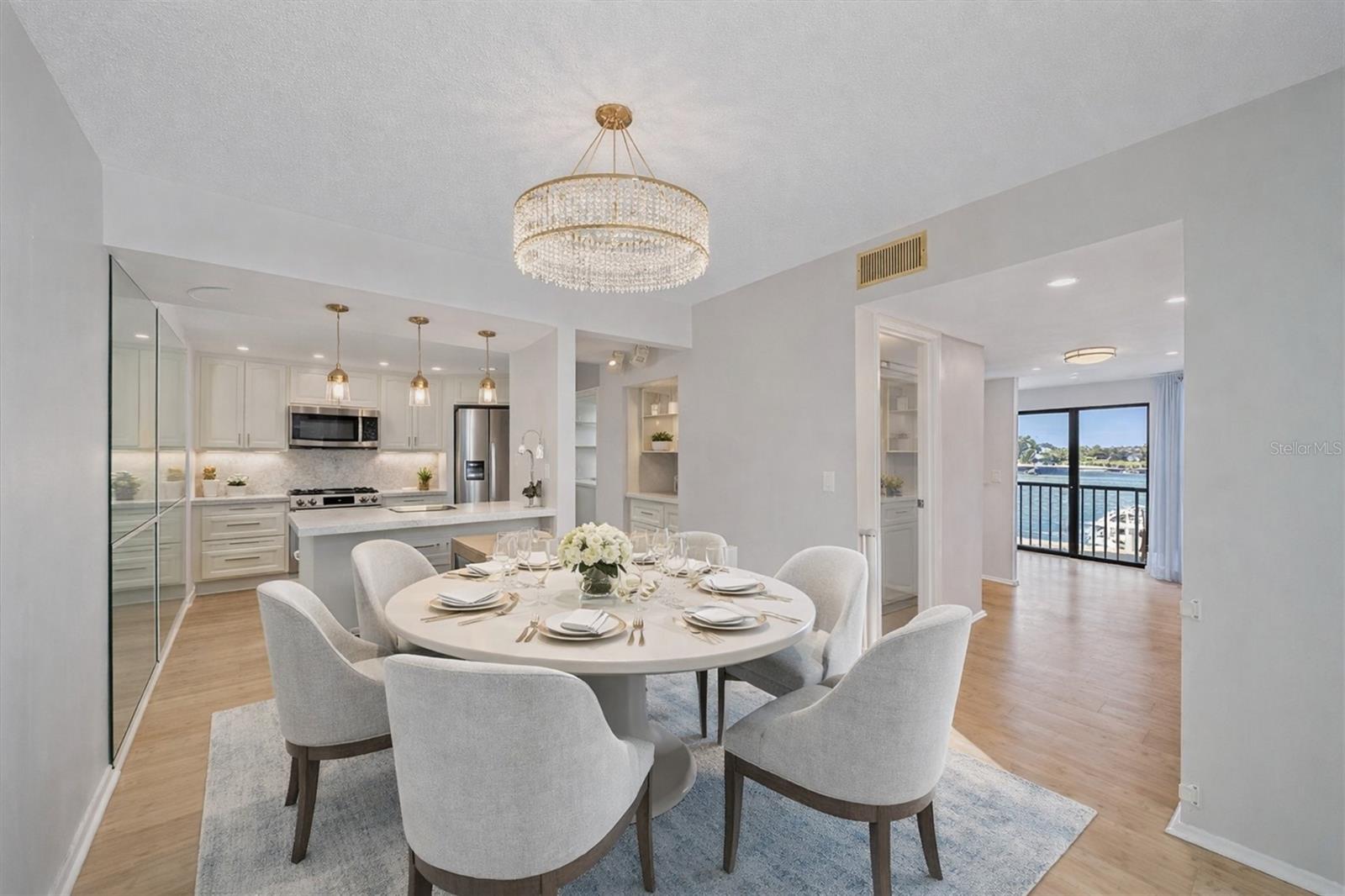 BAY OAKS - Residential