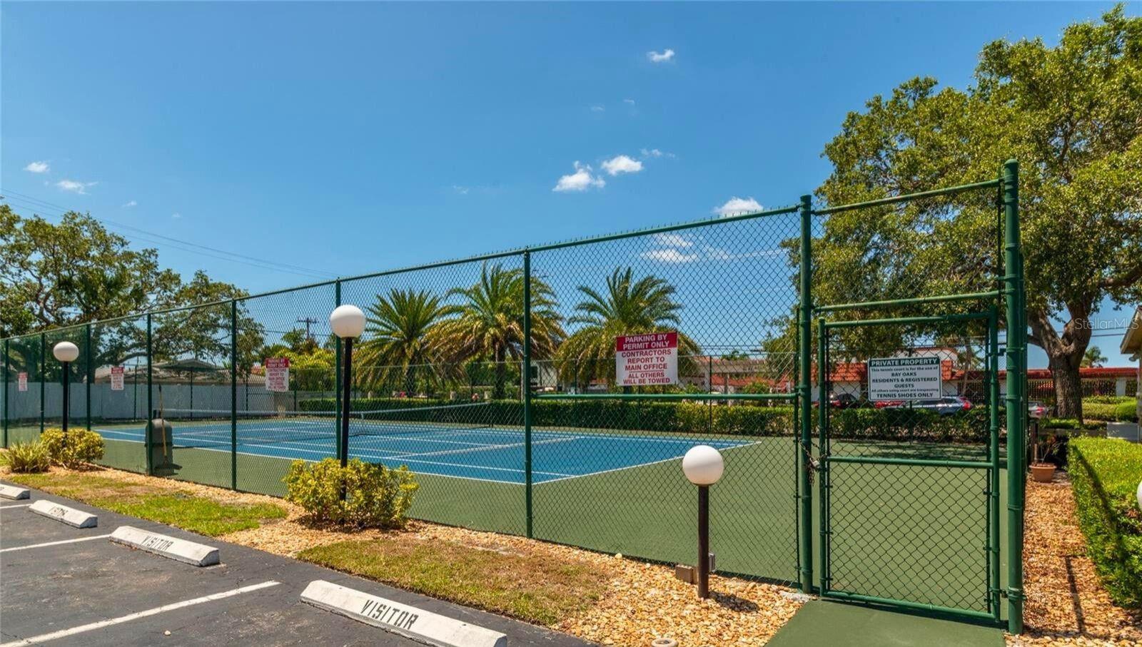 BAY OAKS - Residential