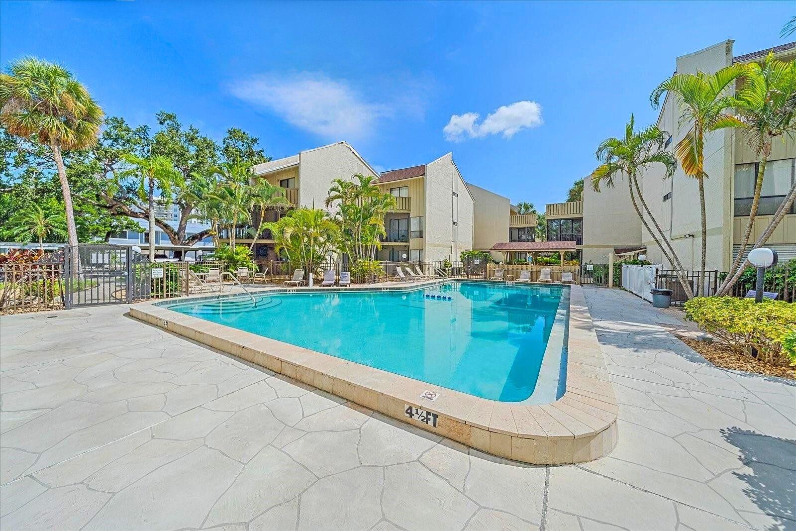 BAY OAKS - Residential