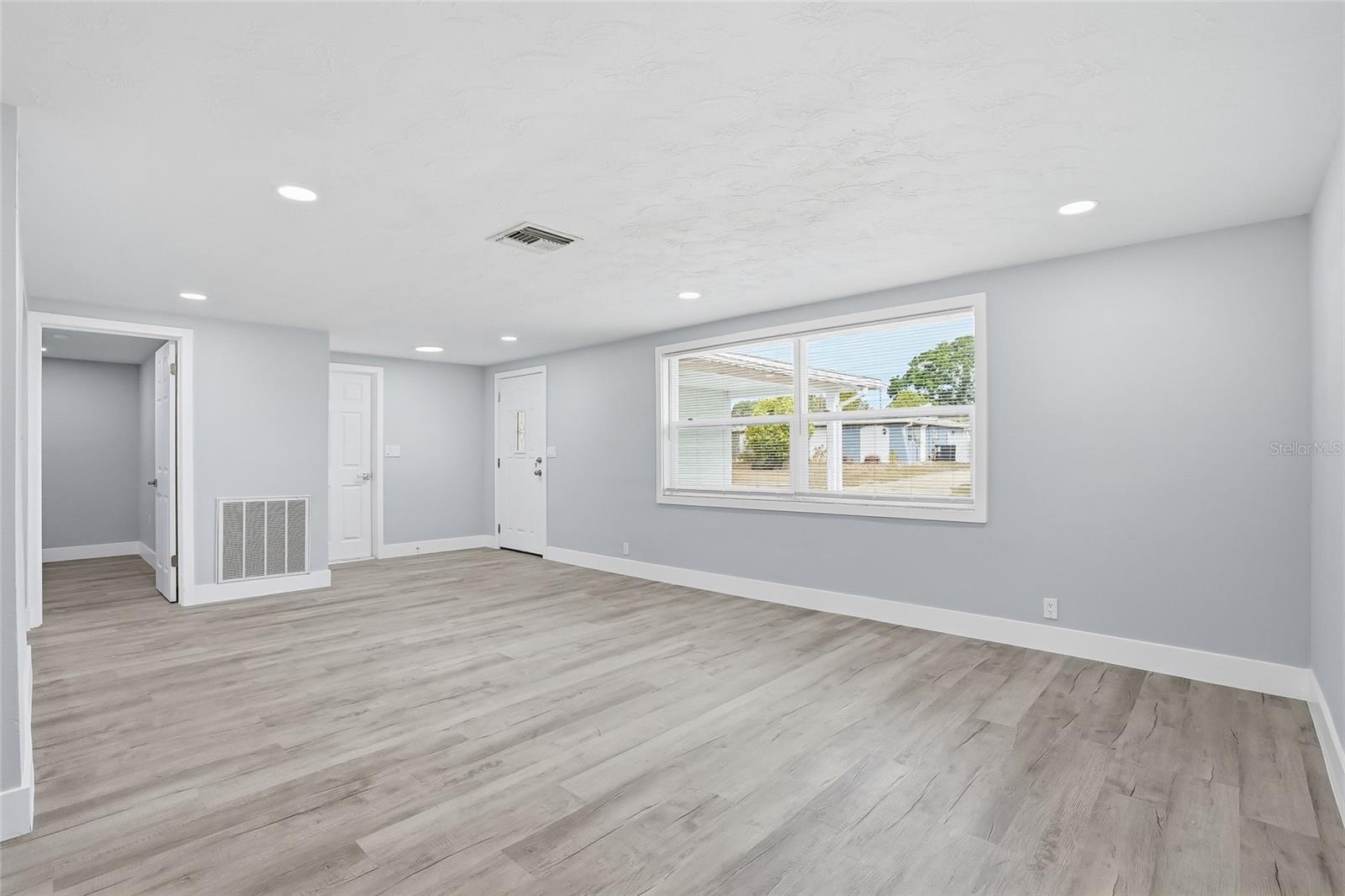 HOLIDAY GARDEN ESTAT - Residential